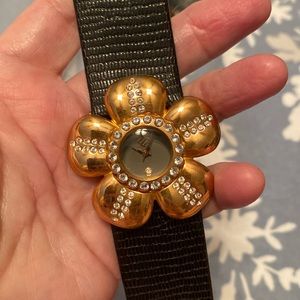 Women’s Rocawear flower watch Like new